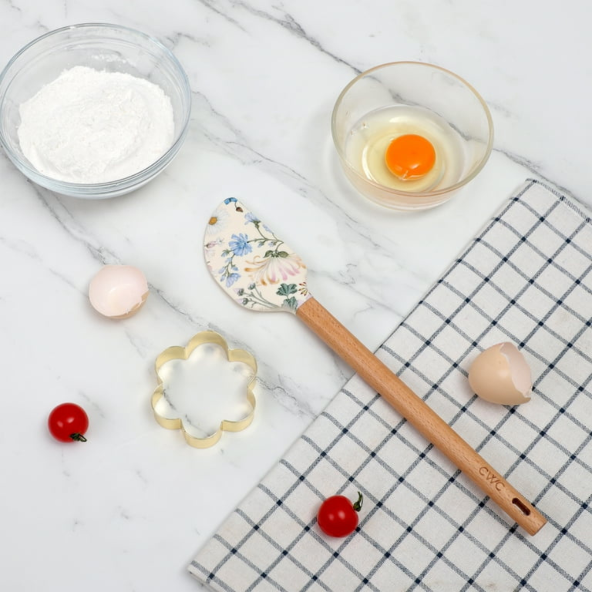 Spatula and Cookie Cutter