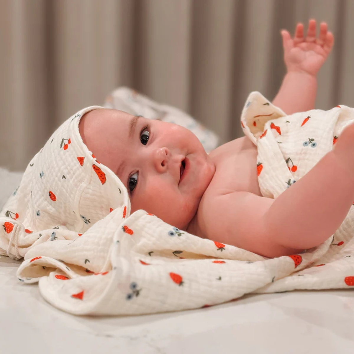 Over the Dandelions Hooded Organic Muslin Towel